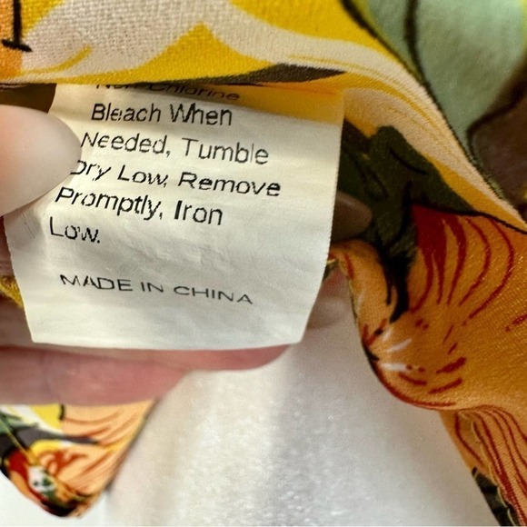 SHEIN Yellow Floral - Hibiscus - Lightweight Blouse - Size Large - Picture 4 of 5